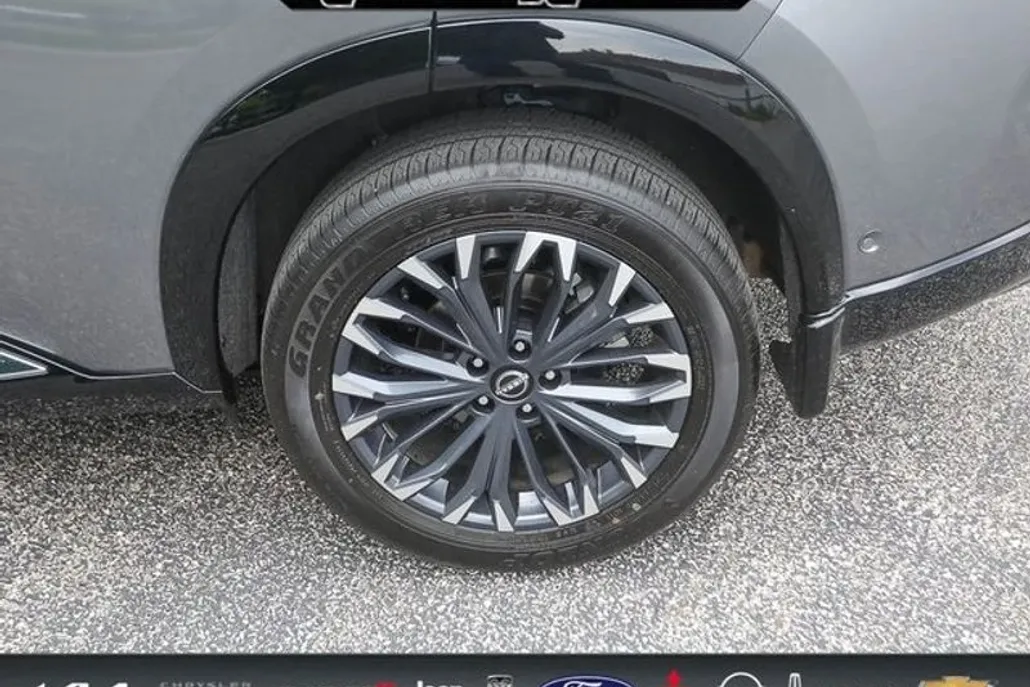 2025 Nissan Rogue Platinum photo 1
