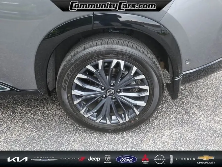 2025 Nissan Rogue Platinum photo 1