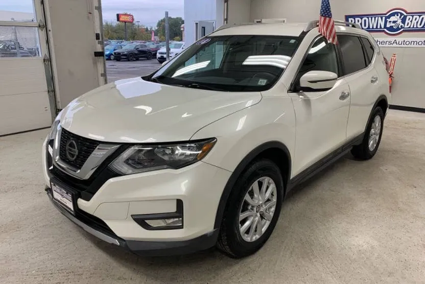 2018 Nissan Rogue SV photo 1