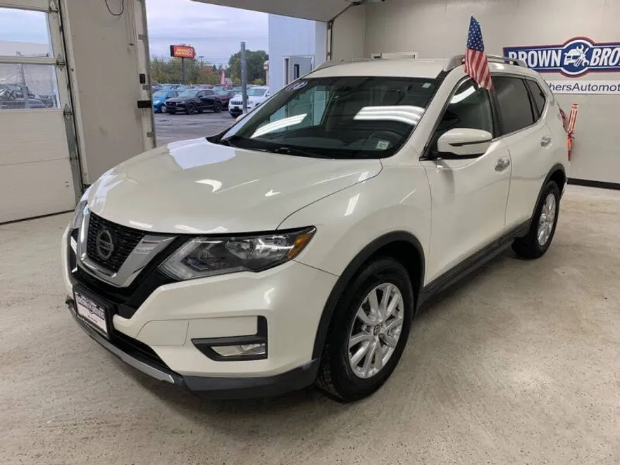 2018 Nissan Rogue SV photo 1