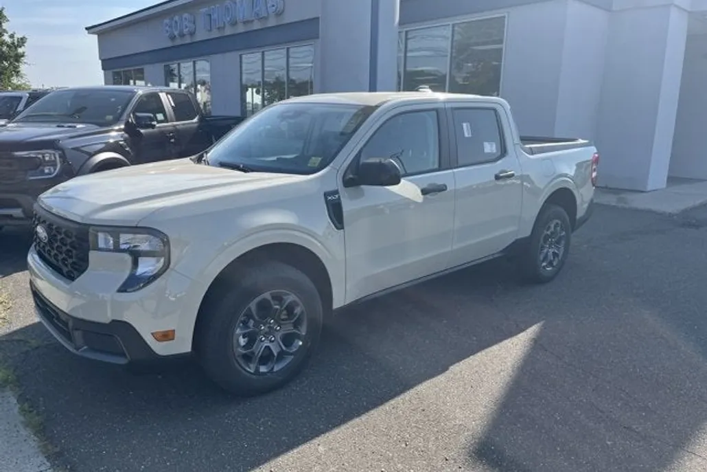 2025 Ford Maverick XLT photo 1