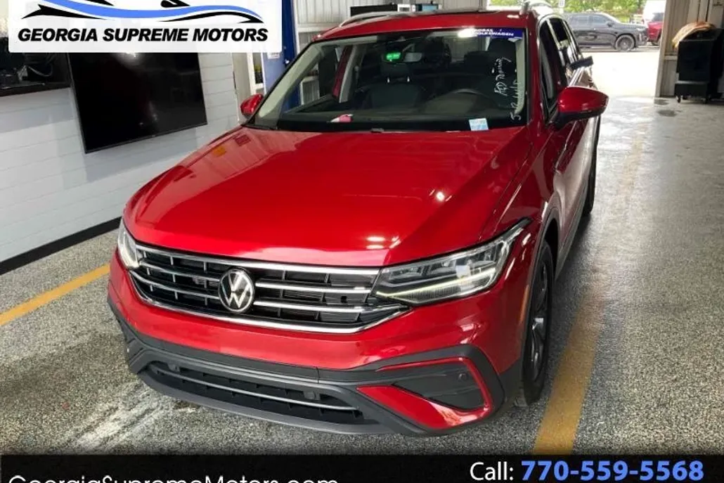 2023 Volkswagen Tiguan SE photo 1