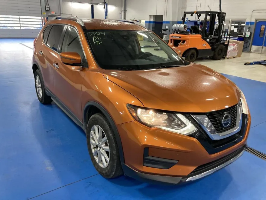 2019 Nissan Rogue SV photo 1