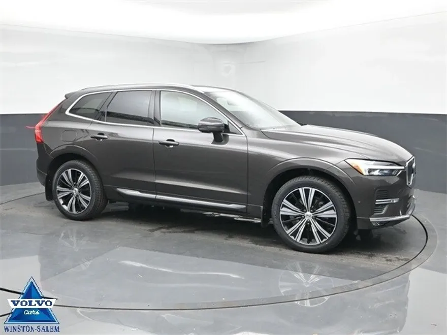 2022 Volvo XC60 B5 Inscription photo 1