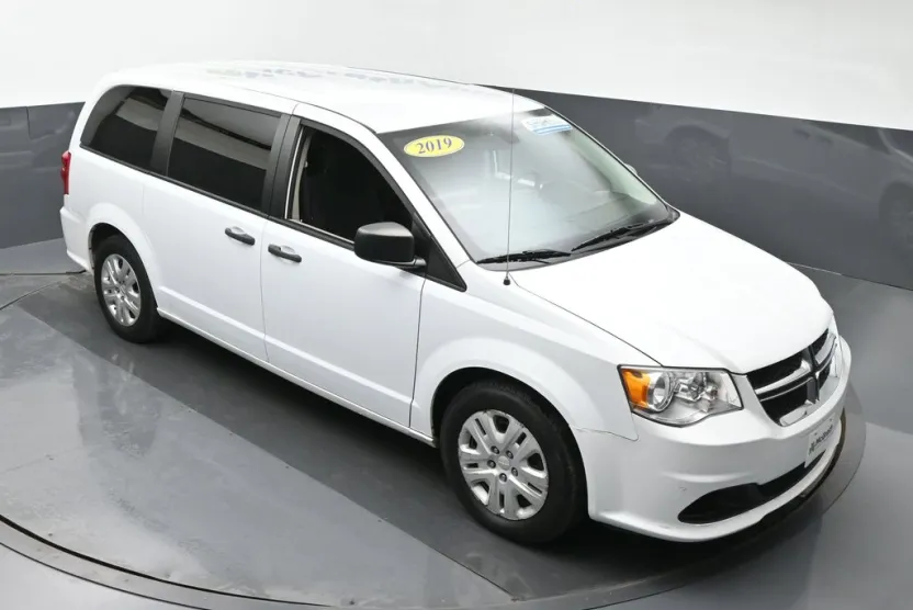 2019 Dodge Grand Caravan SE photo 1
