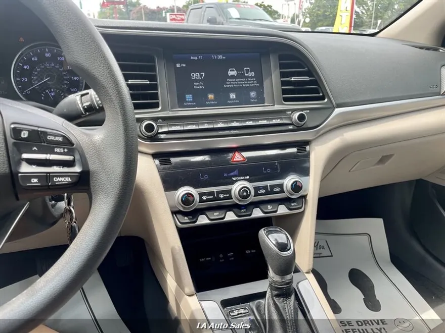 2020 Hyundai Elantra photo 13