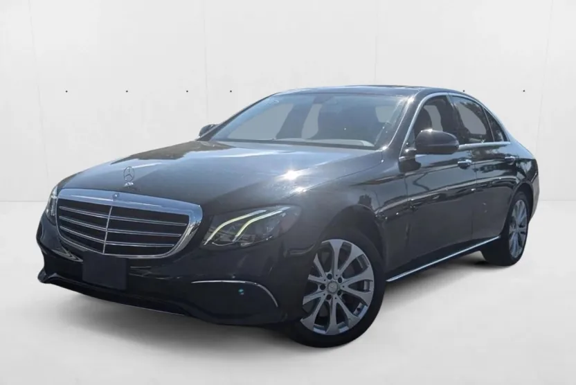 2017 Mercedes Benz E 300 4MATIC Sedan photo 1