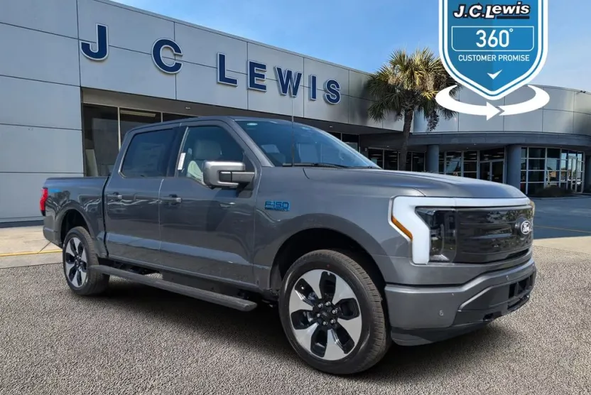 2025 Ford F-150 Lightning Platinum photo 1