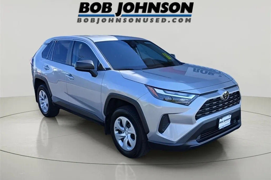 2023 Toyota RAV4 LE photo 1
