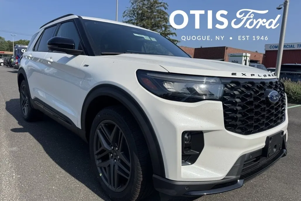 2025 Ford Explorer ST-Line photo 1