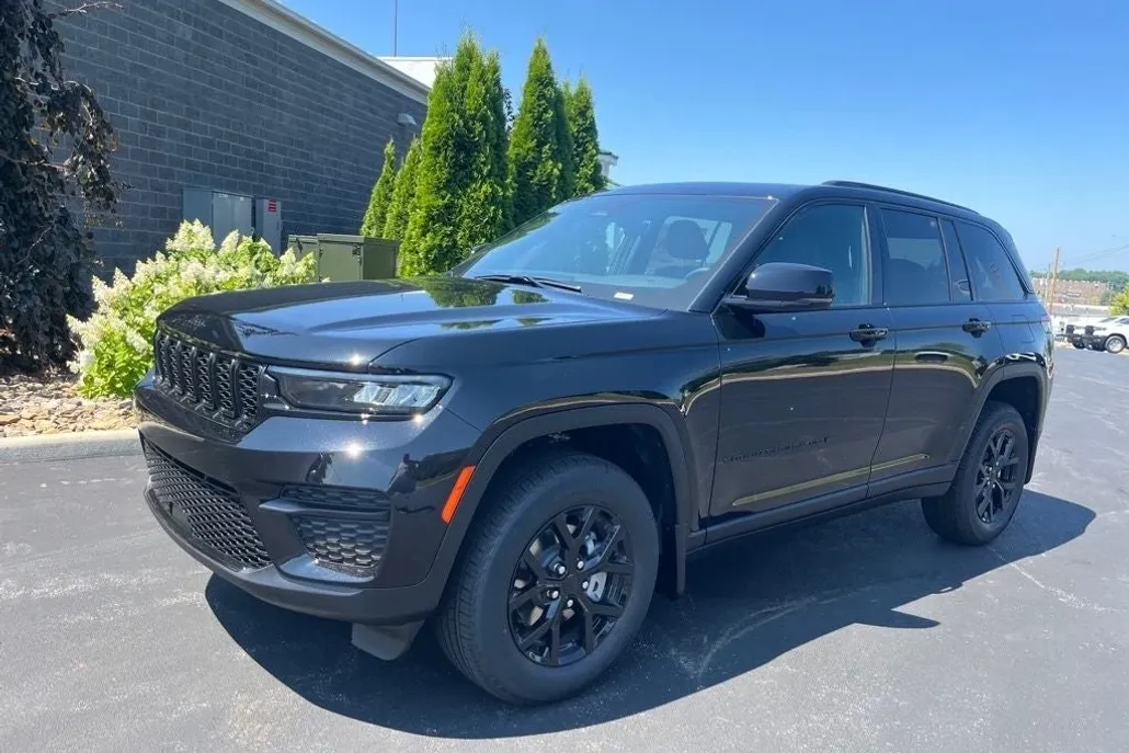 2025 Jeep Grand Cherokee Altitude X photo 1