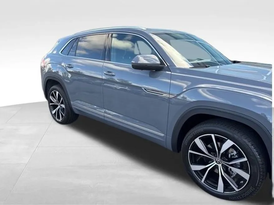 2026 Volkswagen Atlas Cross Sport SEL Premium R-Line photo 1