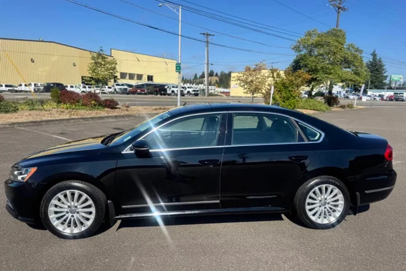 2016 Volkswagen Passat SE photo 1