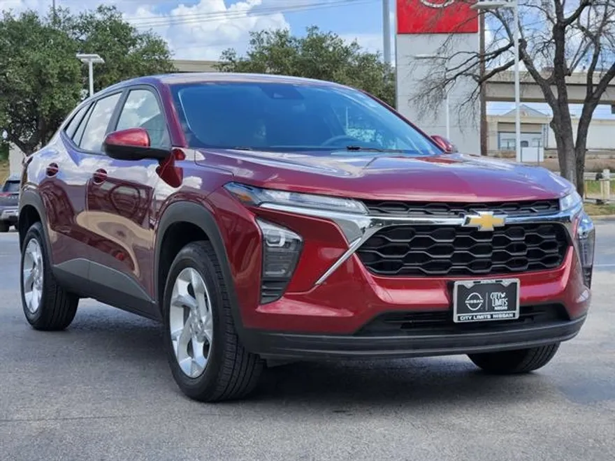 2024 Chevrolet Trax LS photo 1