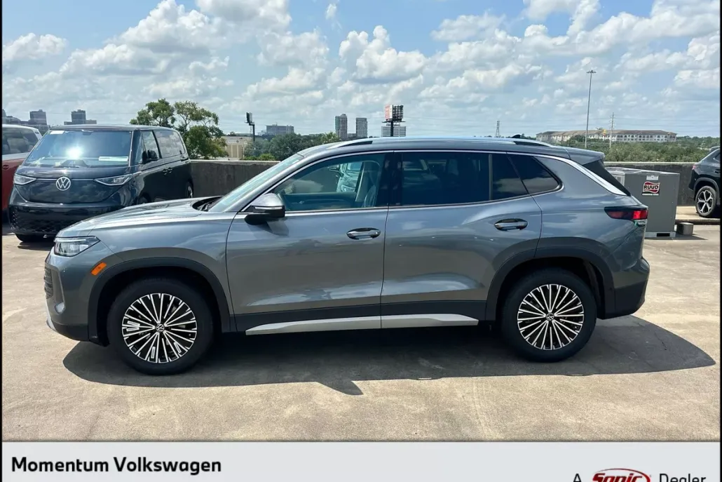 2025 Volkswagen Tiguan S photo 1