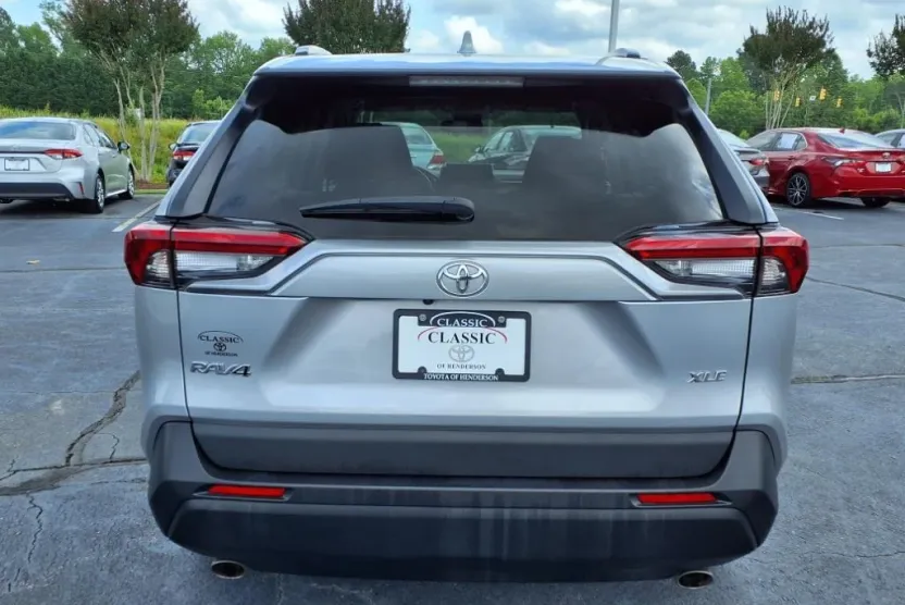 2024 Toyota RAV4 XLE photo 1
