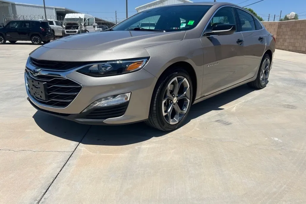 2024 Chevrolet Malibu 1LT photo 1