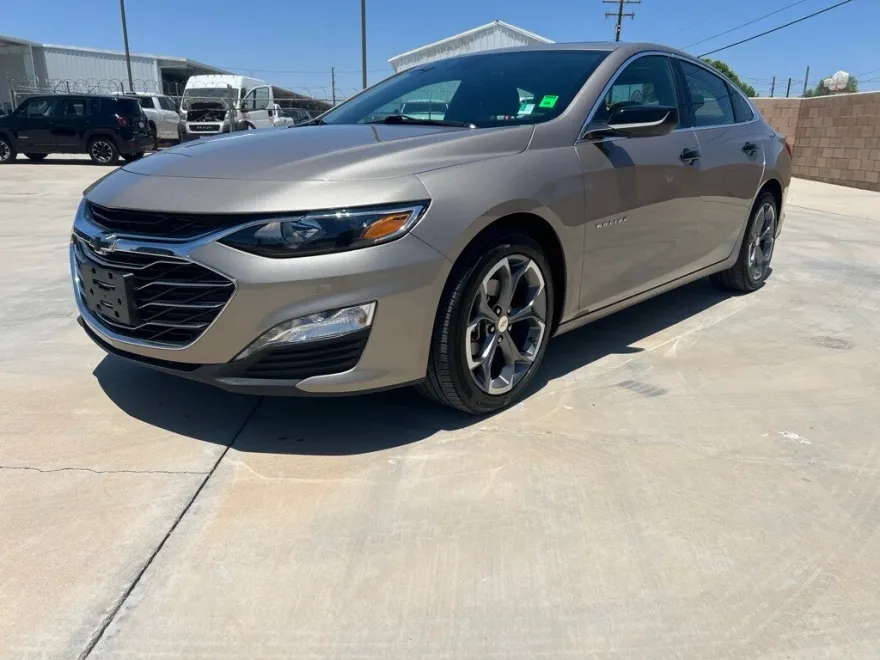 2024 Chevrolet Malibu 1LT photo 1