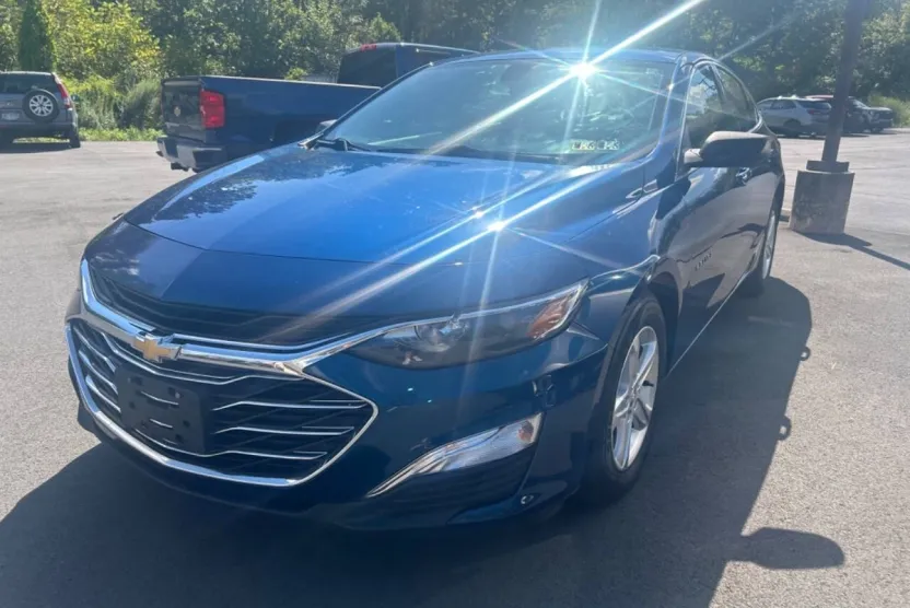 2019 Chevrolet Malibu LS photo 1