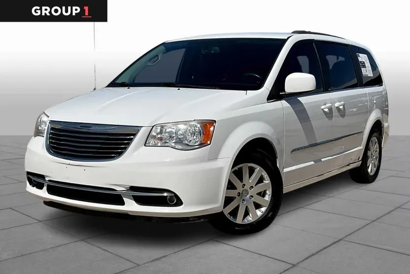 2014 Chrysler Town & Country Touring photo 1