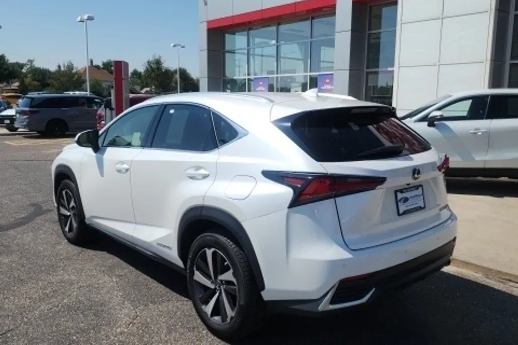 2021 Lexus NX 300h Premium photo 1