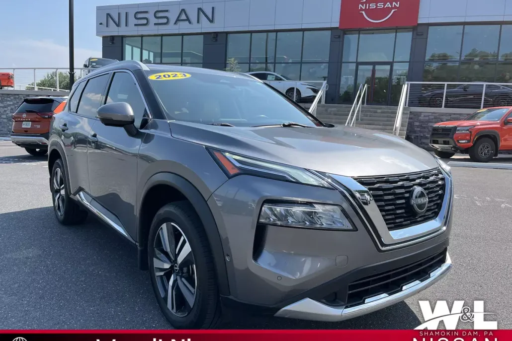 2023 Nissan Rogue AWD Platinum photo 1