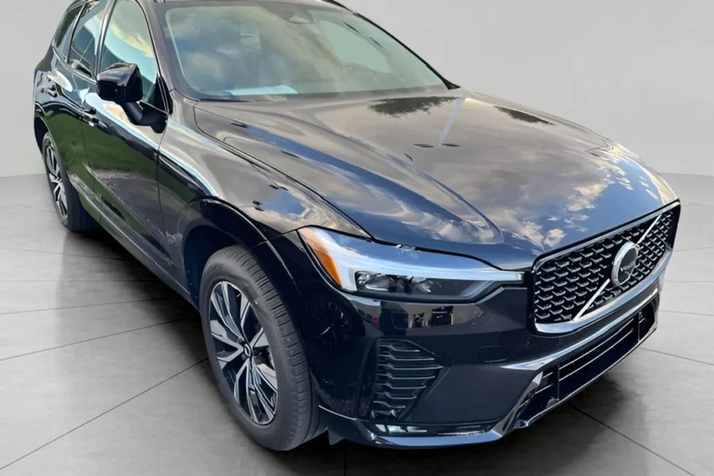 2025 Volvo XC60 B5 Core photo 1