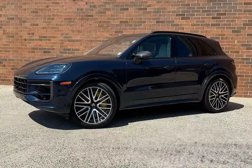 2025 Porsche Cayenne GTS photo 1