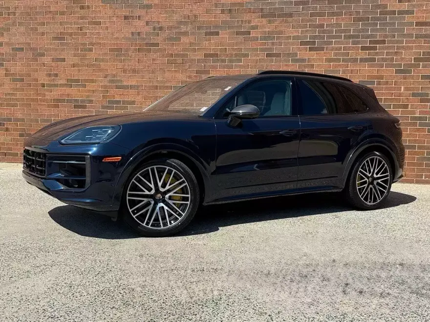 2025 Porsche Cayenne GTS photo 1
