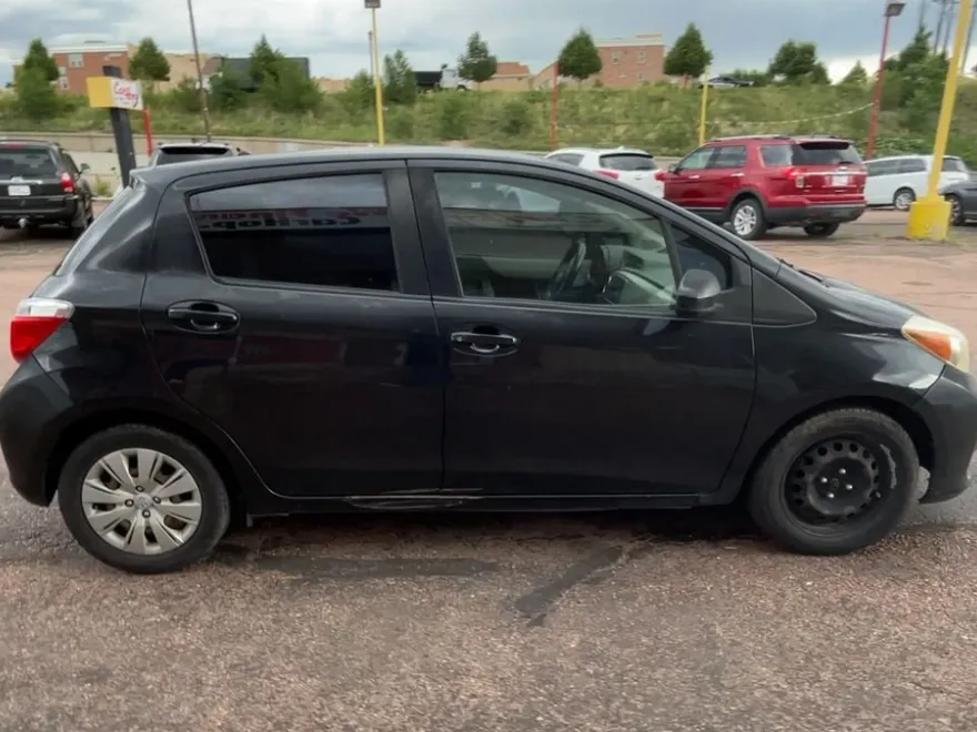 2013 Toyota Yaris LE photo 1