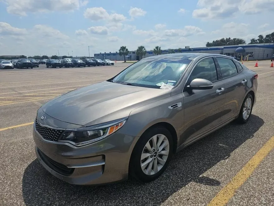 2018 Kia Optima EX photo 1