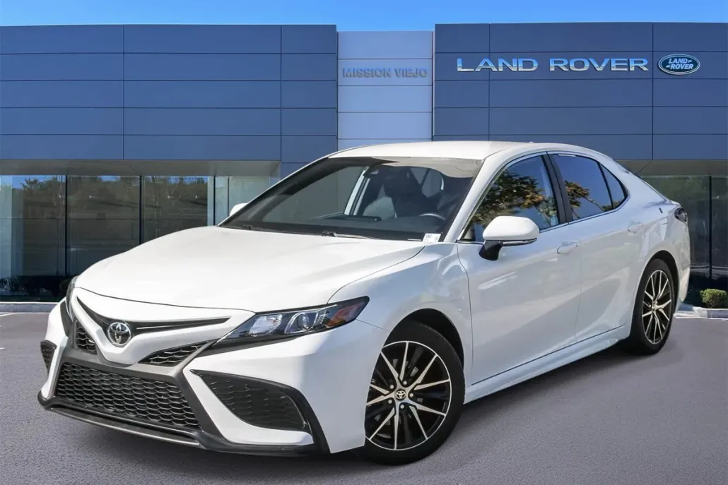 2023 Toyota Camry SE photo 1