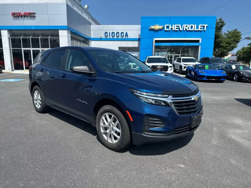 2022 Chevrolet Equinox LS photo 1