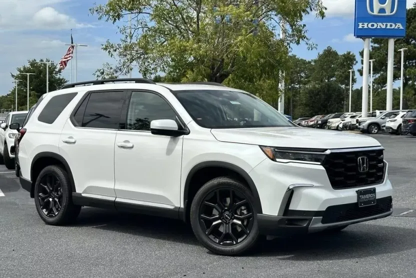 2025 Honda Pilot Touring photo 1