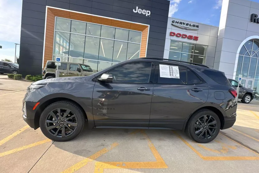 2022 Chevrolet Equinox RS photo 1