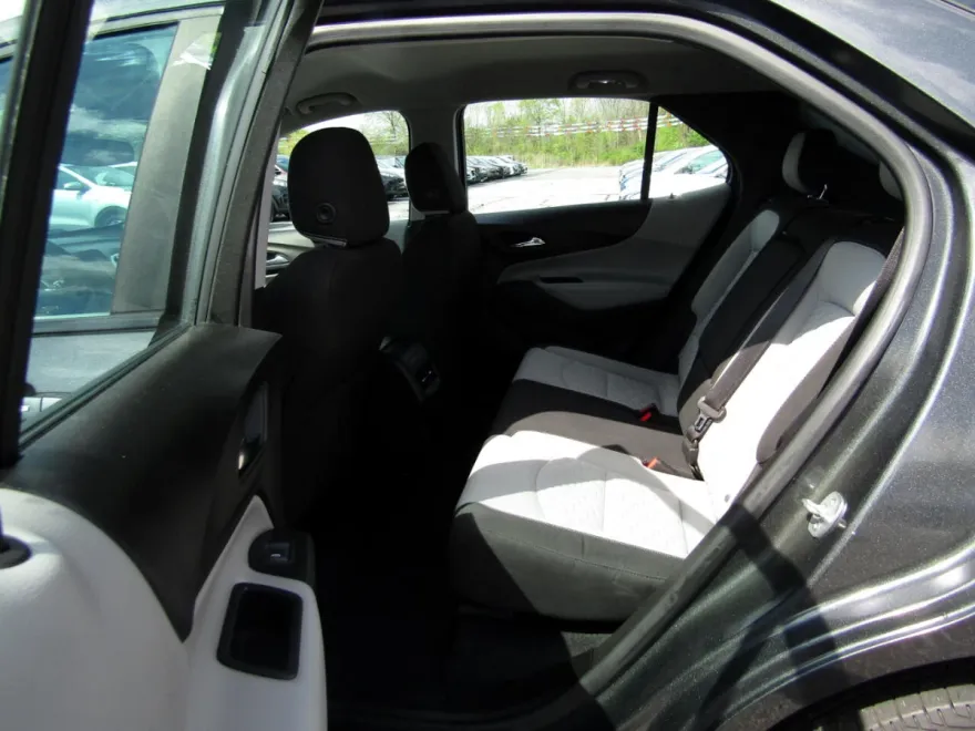 2020 Chevrolet Equinox LS photo 18