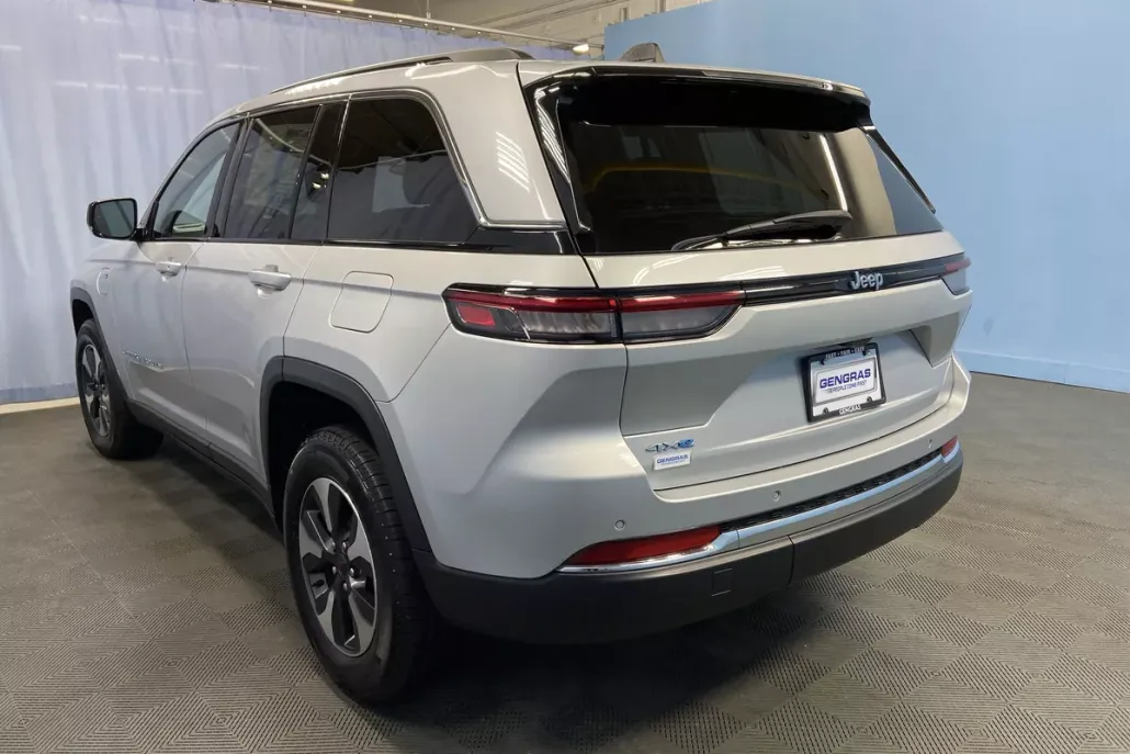 2024 Jeep Cherokee Limited 4xe photo 1