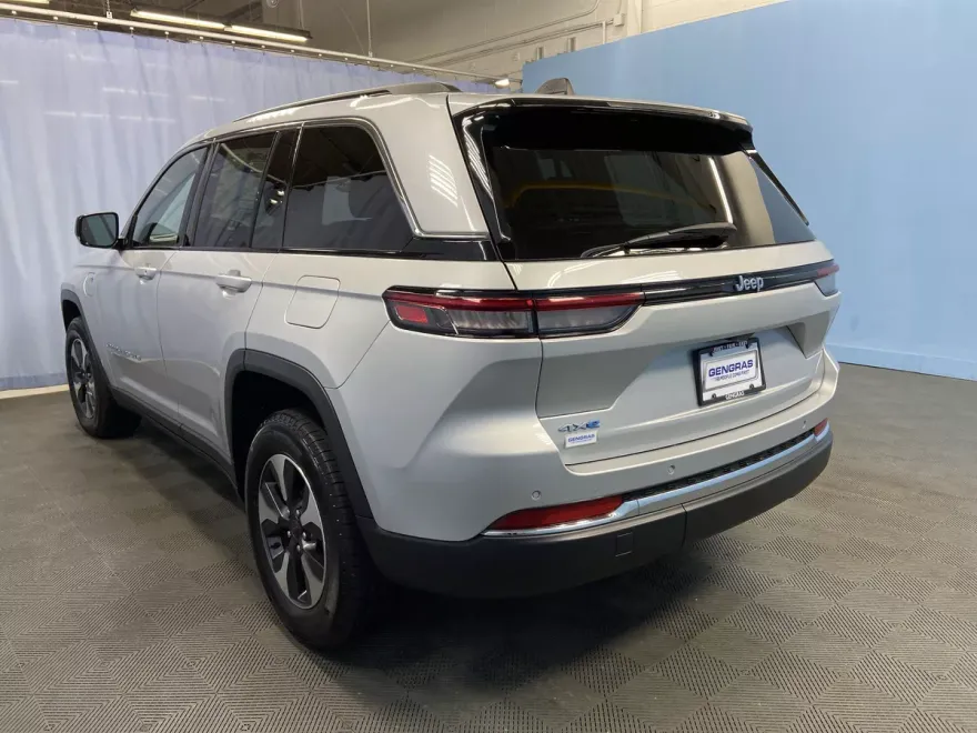 2024 Jeep Cherokee Limited 4xe photo 1