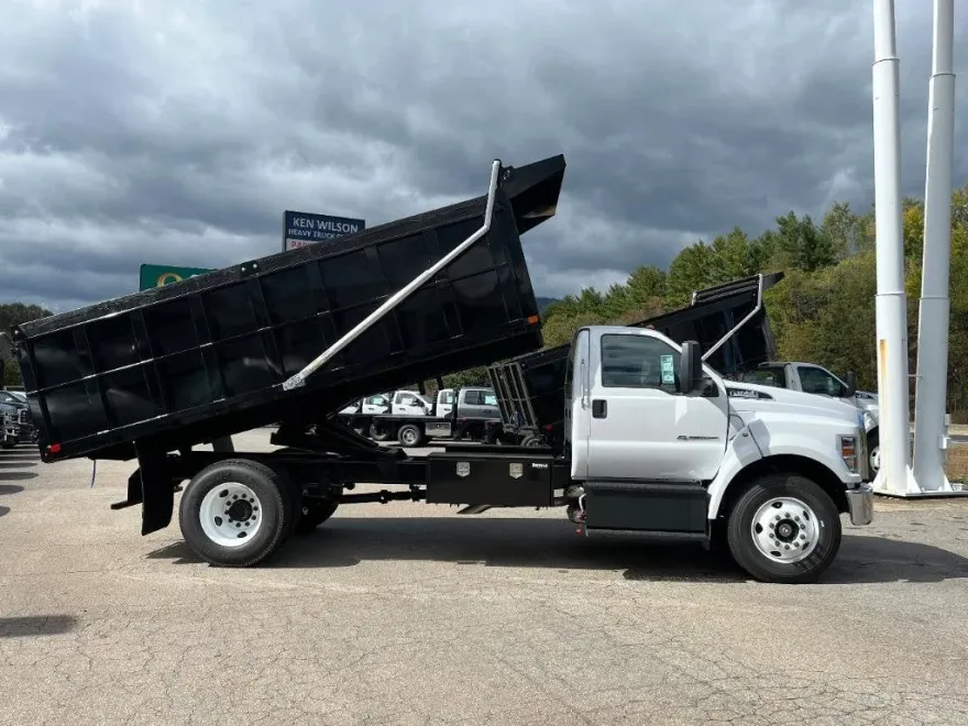 2025 Ford F-650 photo 1