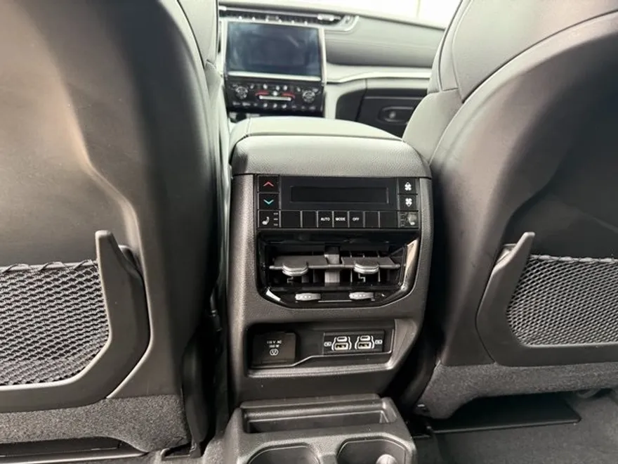2025 Jeep Grand Cherokee Overland photo 19