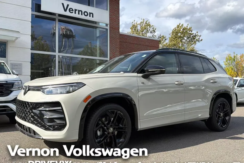 2025 Volkswagen Tiguan SE R-Line Black photo 1