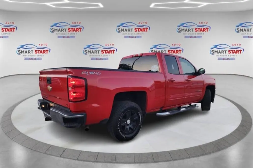 2017 Chevrolet Silverado 1500 LT photo 1