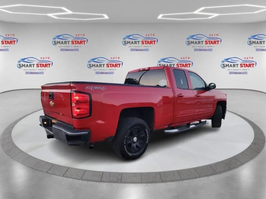 2017 Chevrolet Silverado 1500 LT photo 1