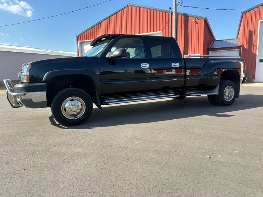 2004 Chevrolet Silverado 3500HD Work Truck photo 1