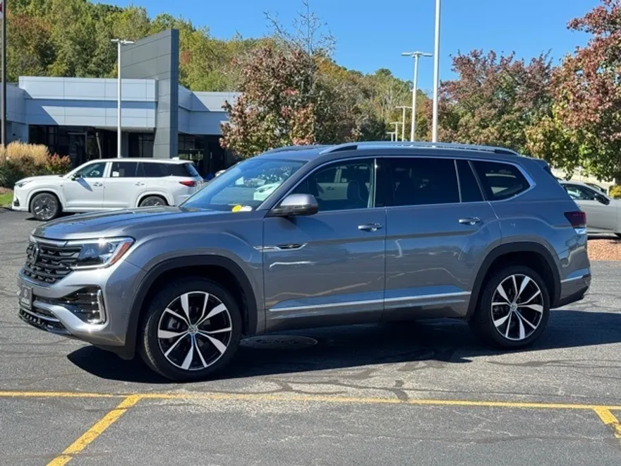2024 Volkswagen Atlas SEL Premium R-Line photo 1