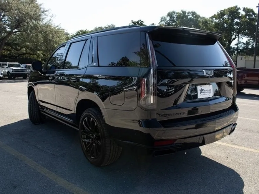 2022 Cadillac Escalade Sport photo 1