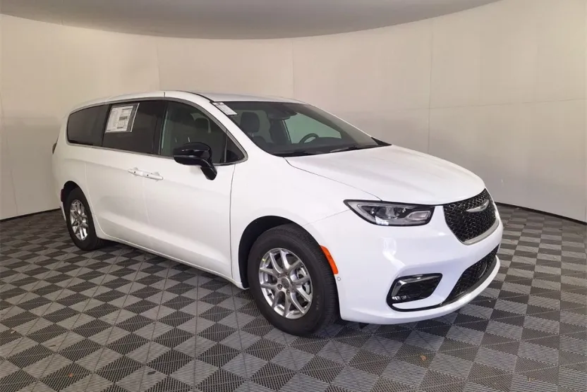 2025 Chrysler Pacifica photo 1