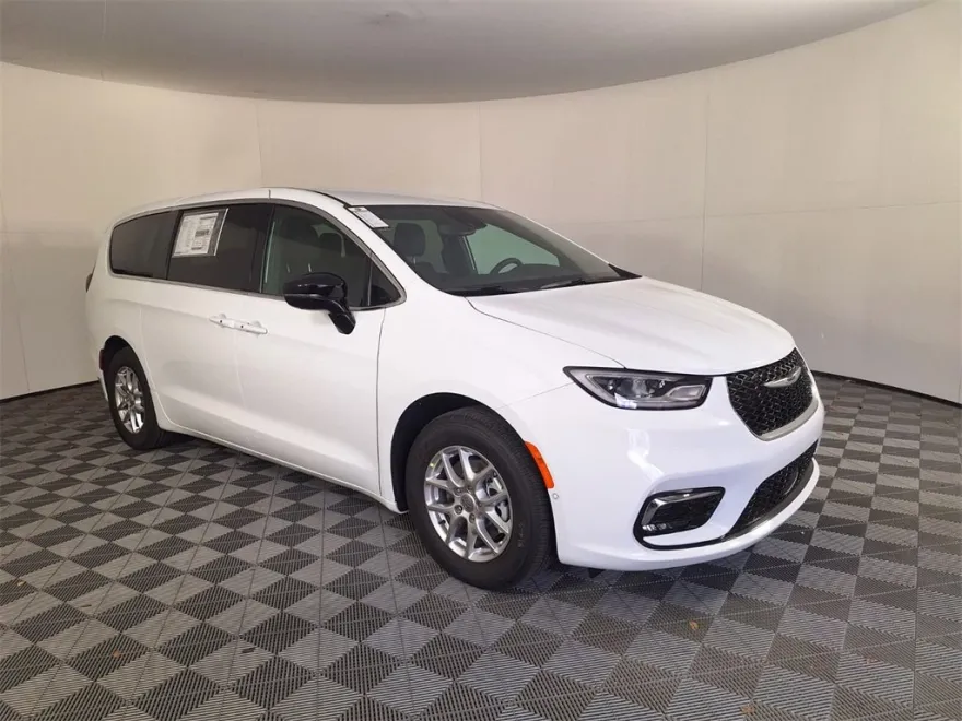 2025 Chrysler Pacifica photo 1