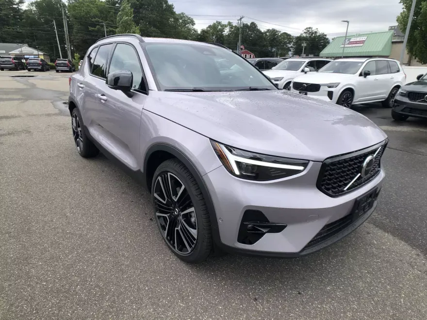 2026 Volvo XC40 photo 1