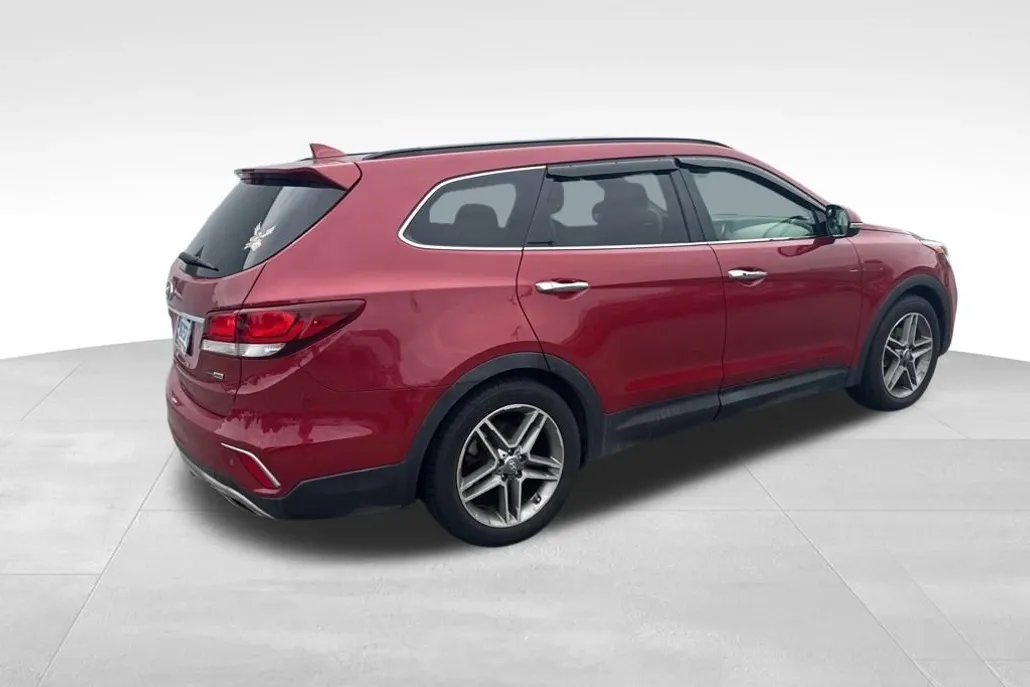 2017 Hyundai Santa Fe SE Ultimate photo 1